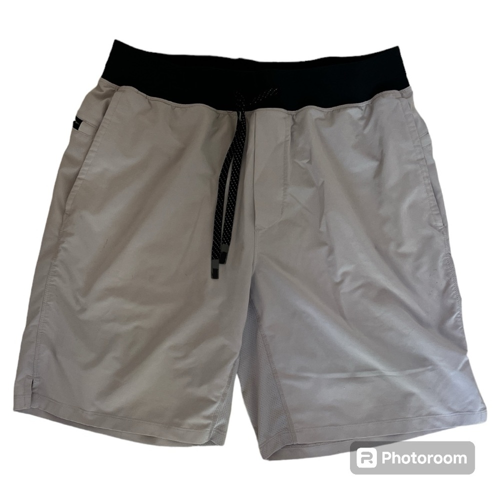 Fabletics “The Franchise” shorts - lined 9in inseam size L